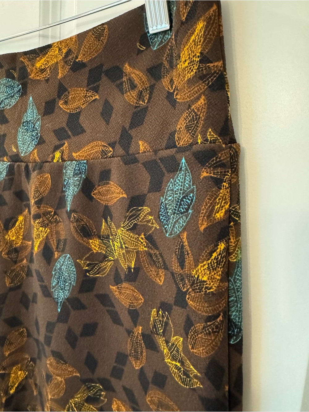 EUC LuLaRoe Brown Fall Leaves Cassie Pencil Skirt Size Medium - Picture 2 of 4